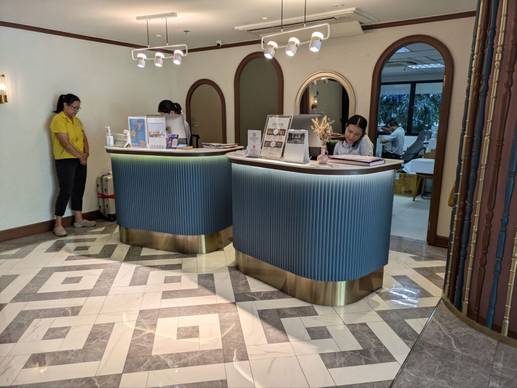 ザコットンサラデーンホテル/The Cotton Saladaeng Hotel/タイ/バンコク/1人旅/一人旅/女/男/予算/シーロム/ルンピニ駅