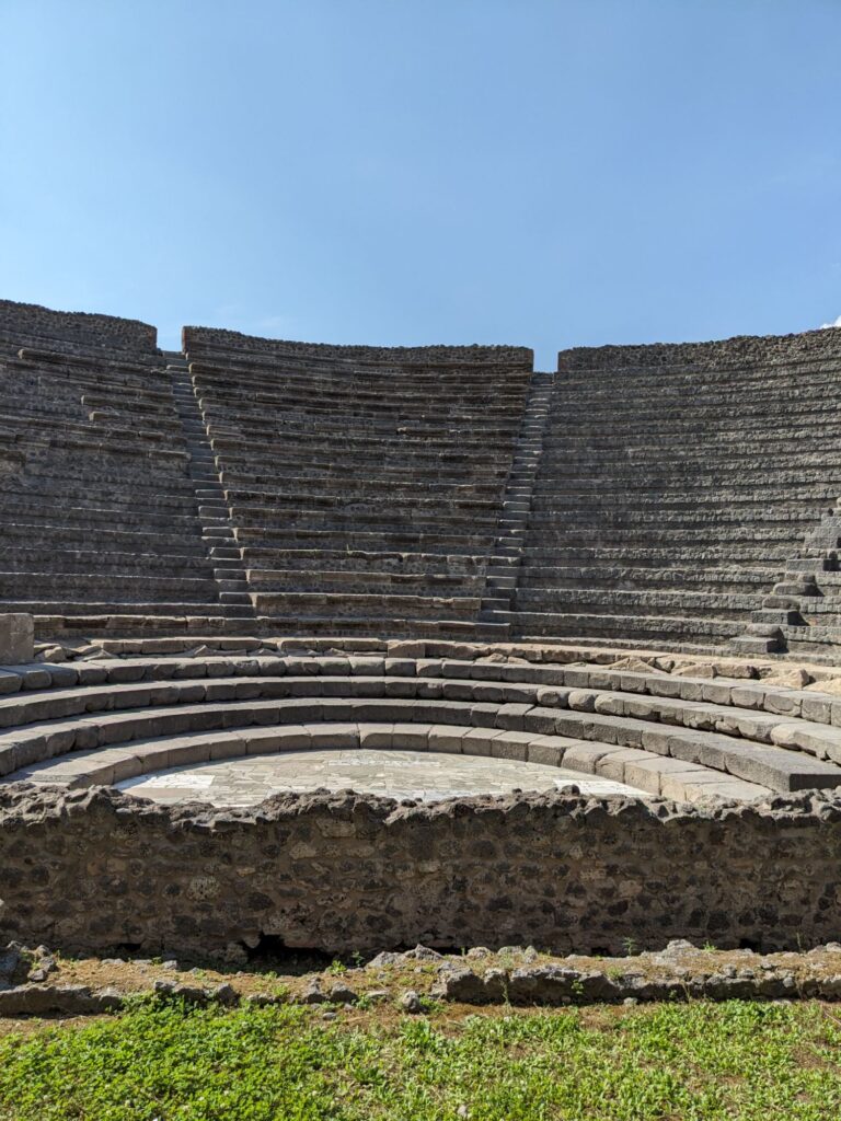 南イタリア/ナポリ/ポンペイ遺跡/小劇場/HISツアー/イタリア一人旅/女1人旅