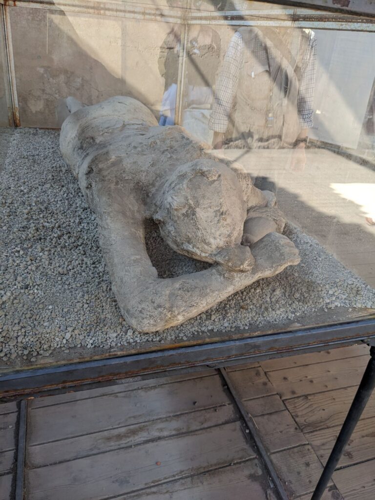 南イタリア/ナポリ/ポンペイ遺跡/HISツアー/イタリア一人旅/女1人旅