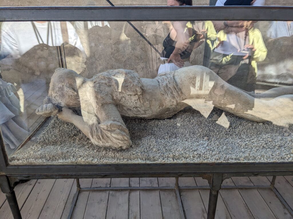 南イタリア/ナポリ/ポンペイ遺跡/HISツアー/イタリア一人旅/女1人旅