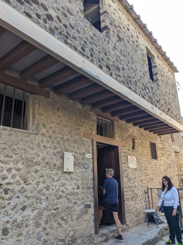 南イタリア/ナポリ/ポンペイ遺跡/娼館/遊郭/ルパナーレ/HISツアー/イタリア一人旅/女1人旅