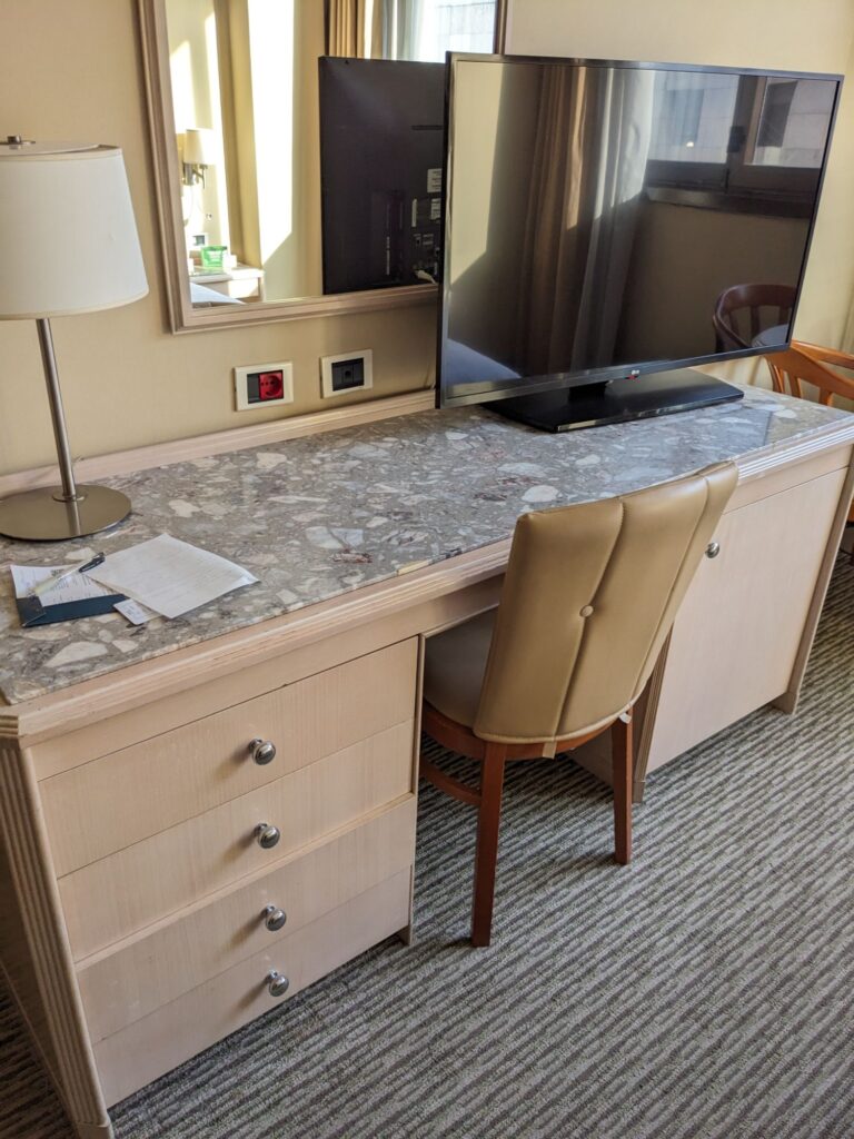 イタリア1人旅/女一人旅/南イタリア/ナポリ/ホリデイイン/HISツアー/