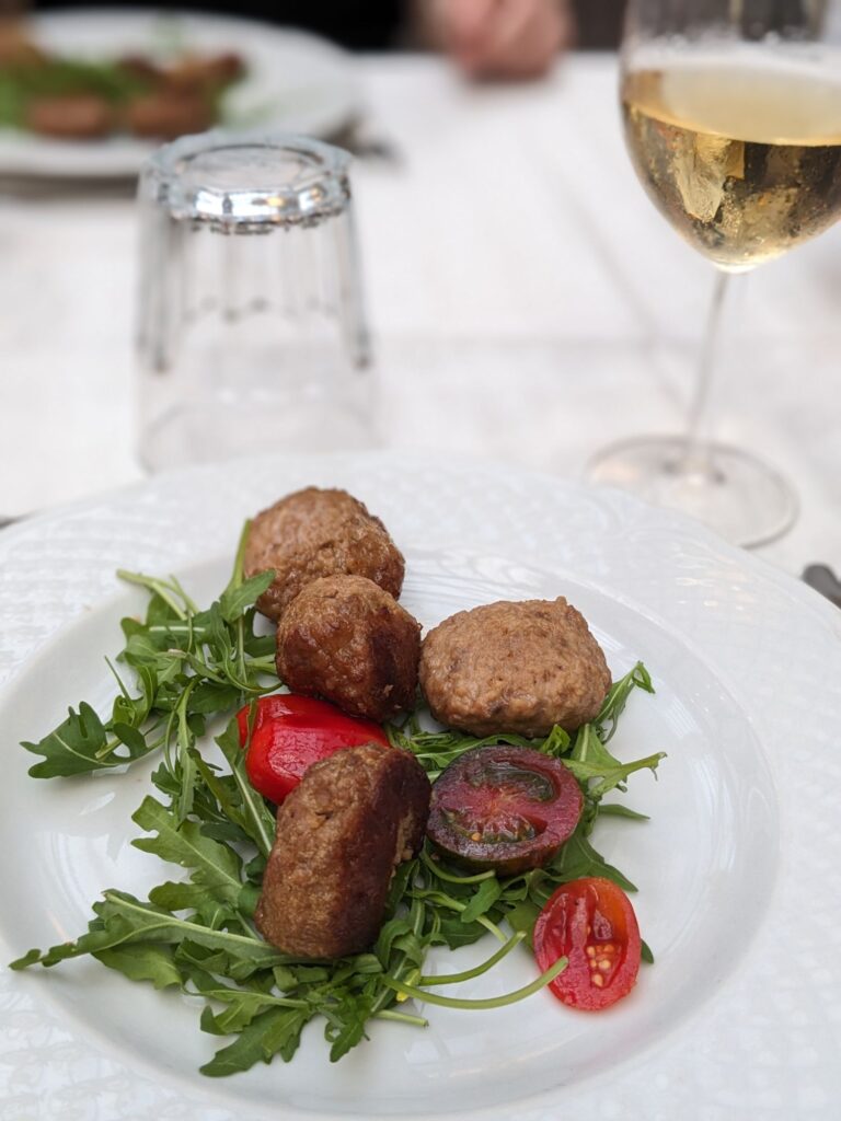 イタリア1人旅/女一人旅/南イタリア/ナポリ/ホリデイイン/HISツアー/