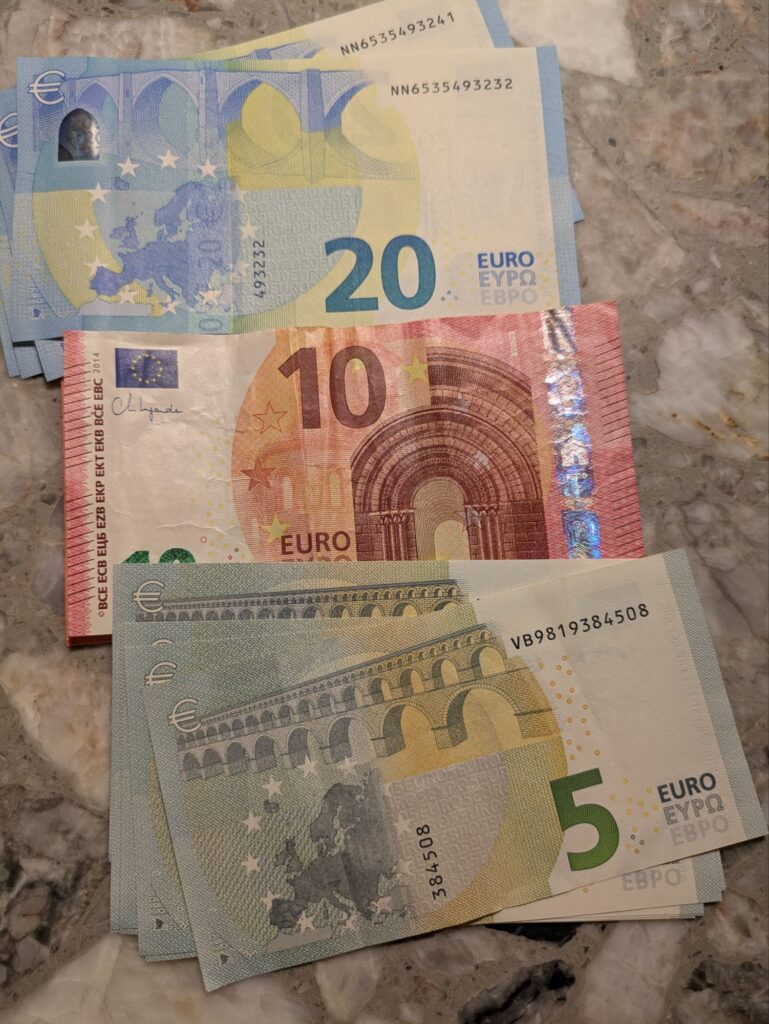 イタリア1人旅/女一人旅/南イタリア/ナポリ/ユーロ紙幣/HISツアー/