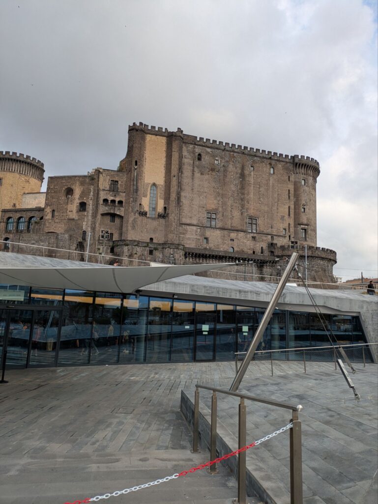 イタリア1人旅/女一人旅/南イタリア/ナポリ/カプリ島/青の洞窟へ/HISツアー/