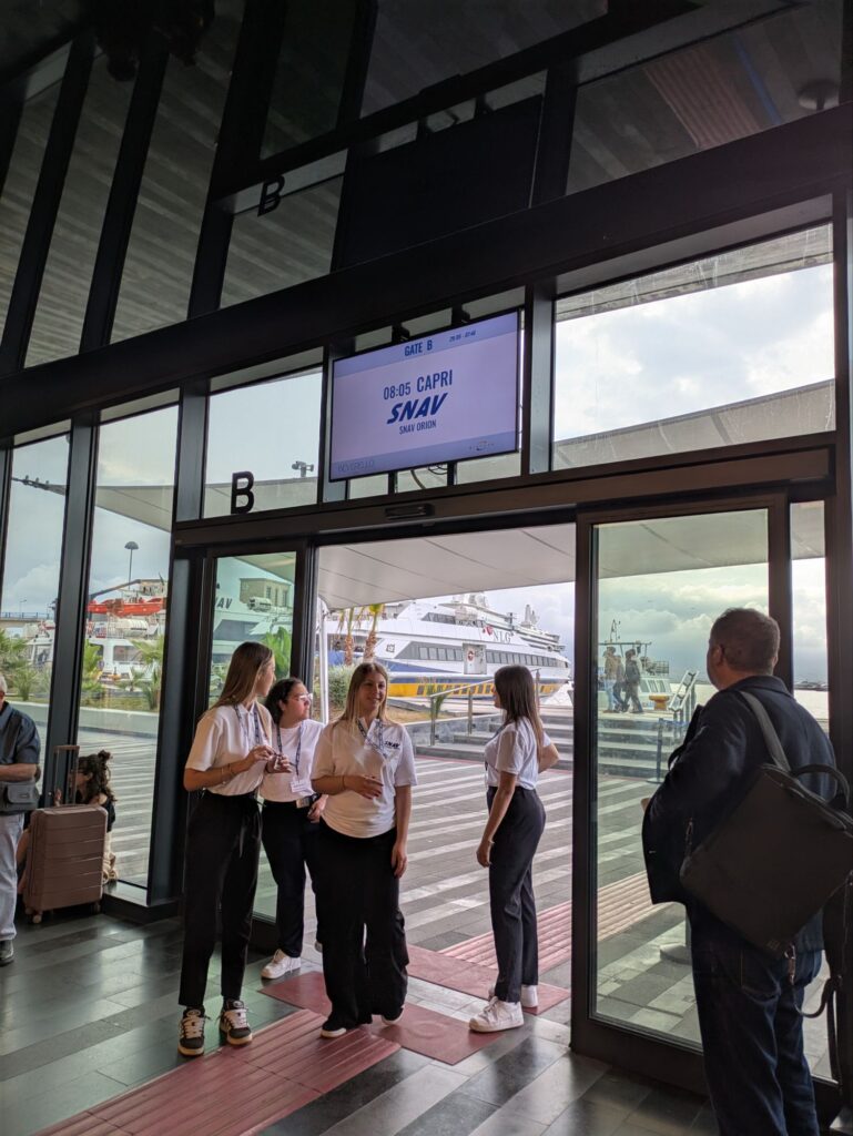 イタリア1人旅/女一人旅/南イタリア/ナポリ/カプリ島/青の洞窟へ/HISツアー/