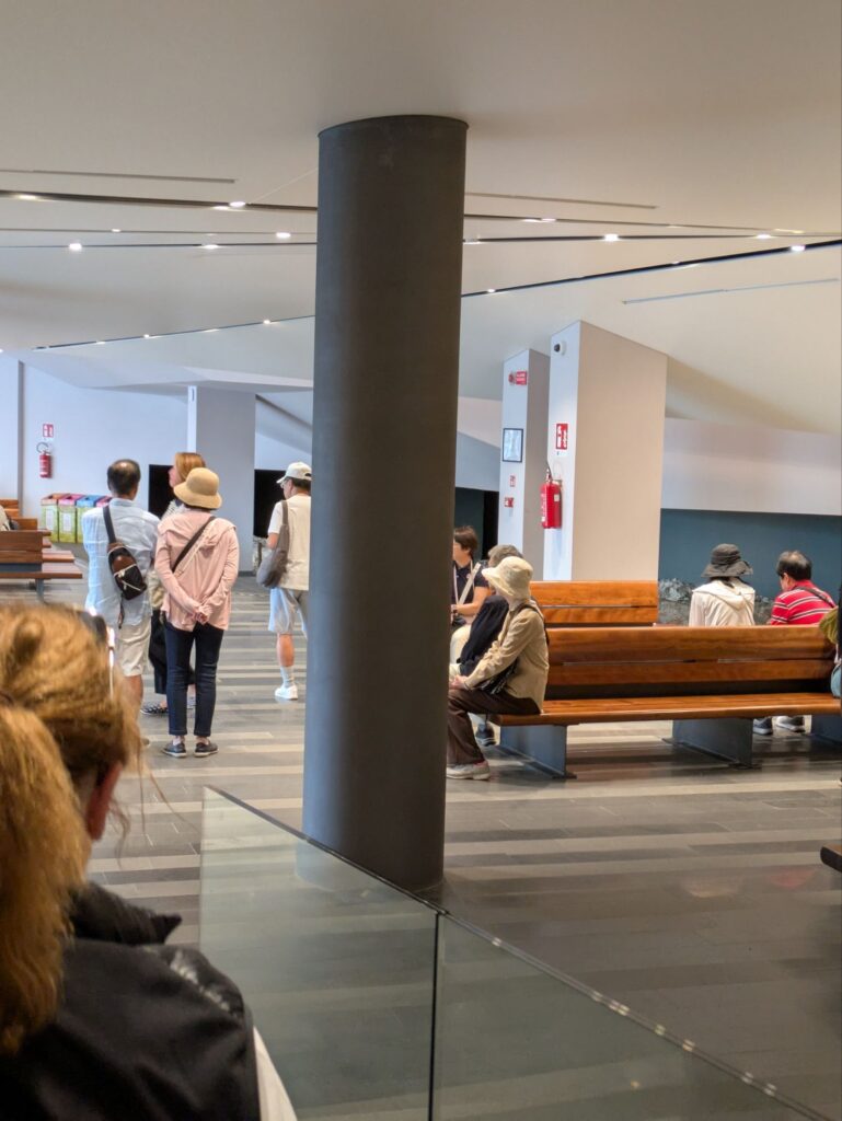 イタリア1人旅/女一人旅/南イタリア/ナポリ/カプリ島/青の洞窟へ/HISツアー/