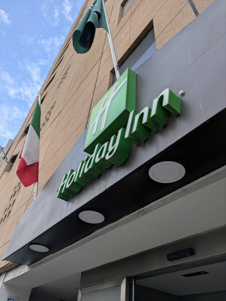 イタリア1人旅/女一人旅/南イタリア/ナポリ/カプリ島/青の洞窟へ/HISツアー/ホリデイイン