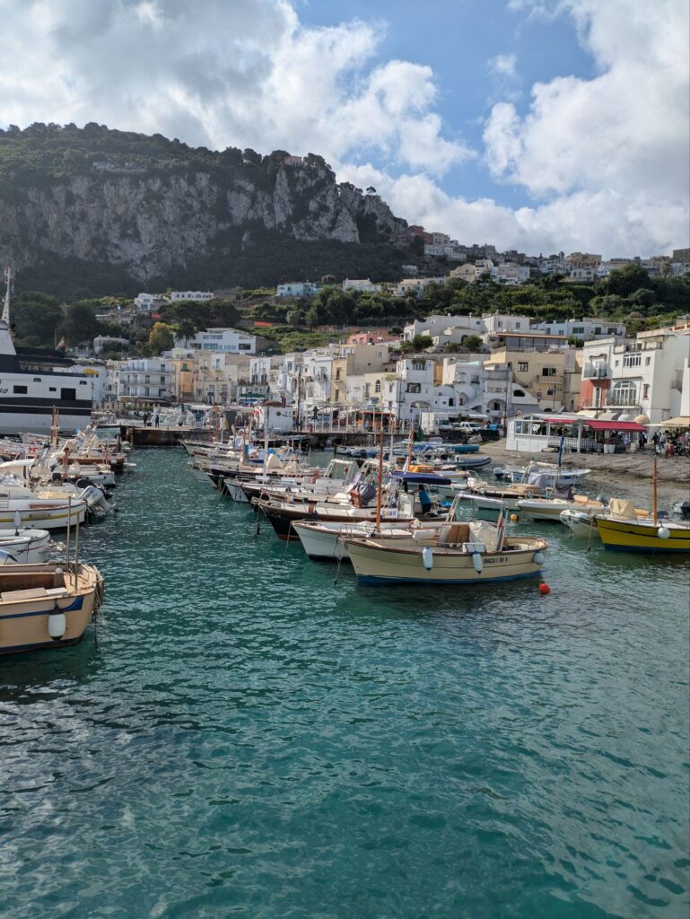 イタリア1人旅/女一人旅/南イタリア/ナポリ/カプリ島/青の洞窟へ/HISツアー/