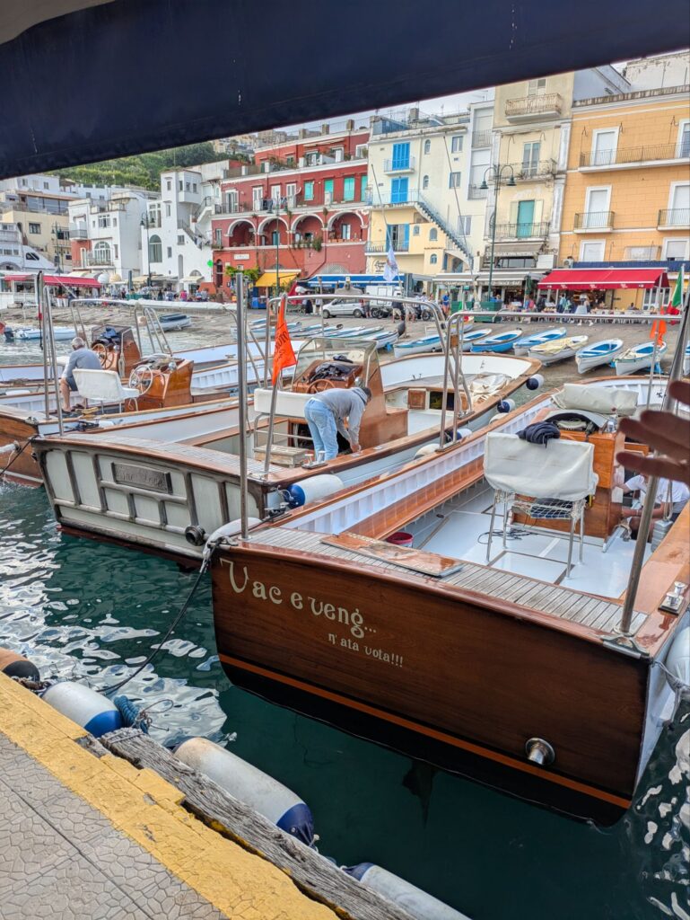 イタリア1人旅/女一人旅/南イタリア/ナポリ/カプリ島/青の洞窟へ/HISツアー/