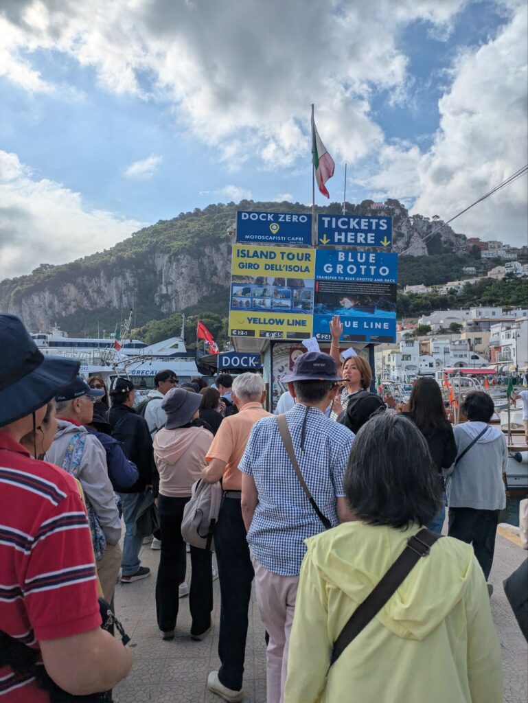 イタリア1人旅/女一人旅/南イタリア/ナポリ/カプリ島/青の洞窟へ/HISツアー/
