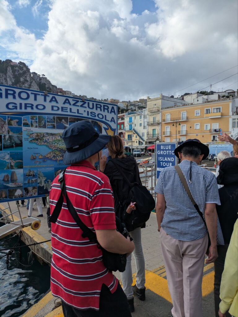 イタリア1人旅/女一人旅/南イタリア/ナポリ/カプリ島/青の洞窟へ/HISツアー/