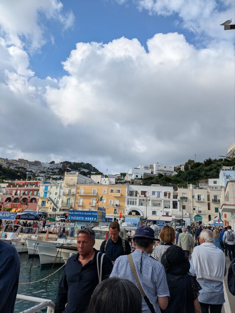 イタリア1人旅/女一人旅/南イタリア/ナポリ/カプリ島/青の洞窟へ/HISツアー/