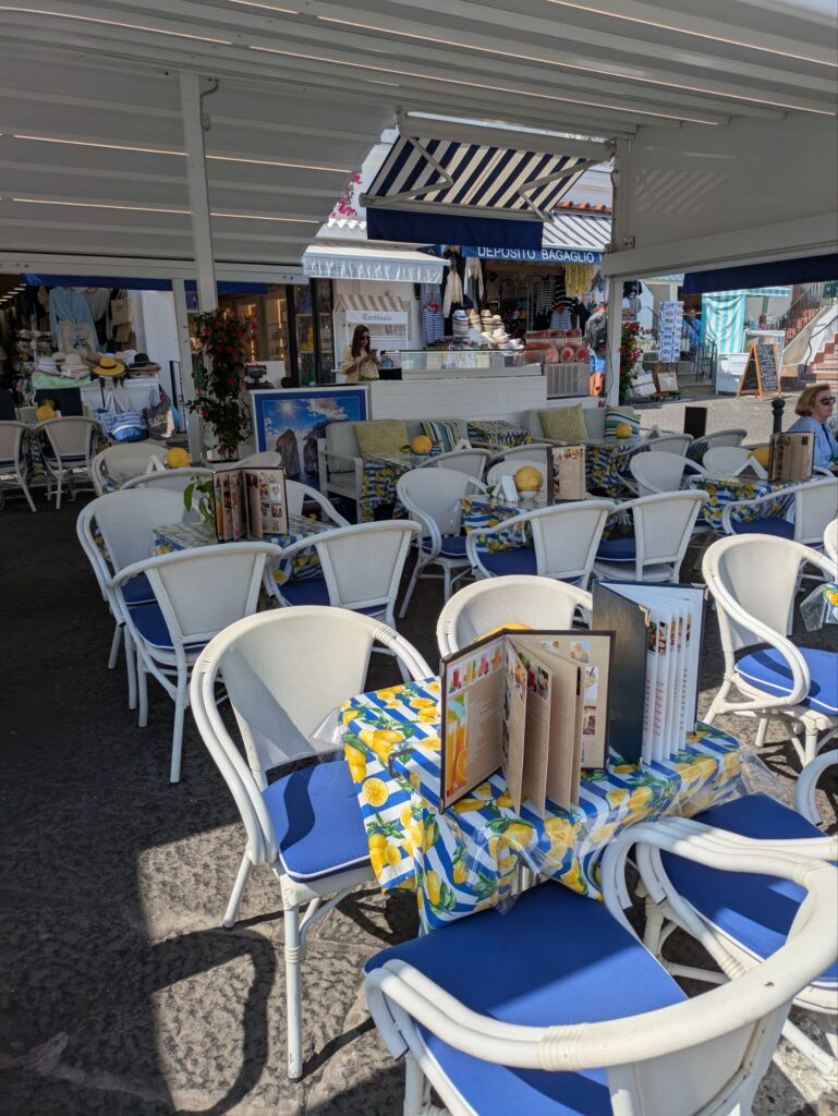 イタリア1人旅/女一人旅/南イタリア/ナポリ/カプリ島/青の洞窟へ/HISツアー/