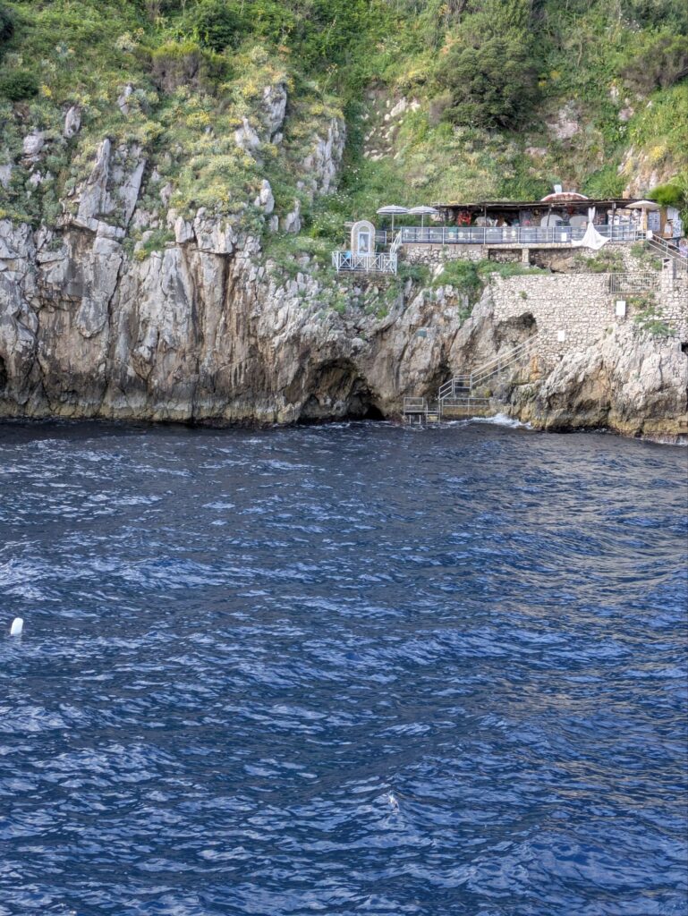 イタリア1人旅/女一人旅/南イタリア/ナポリ/カプリ島/青の洞窟へ/HISツアー/