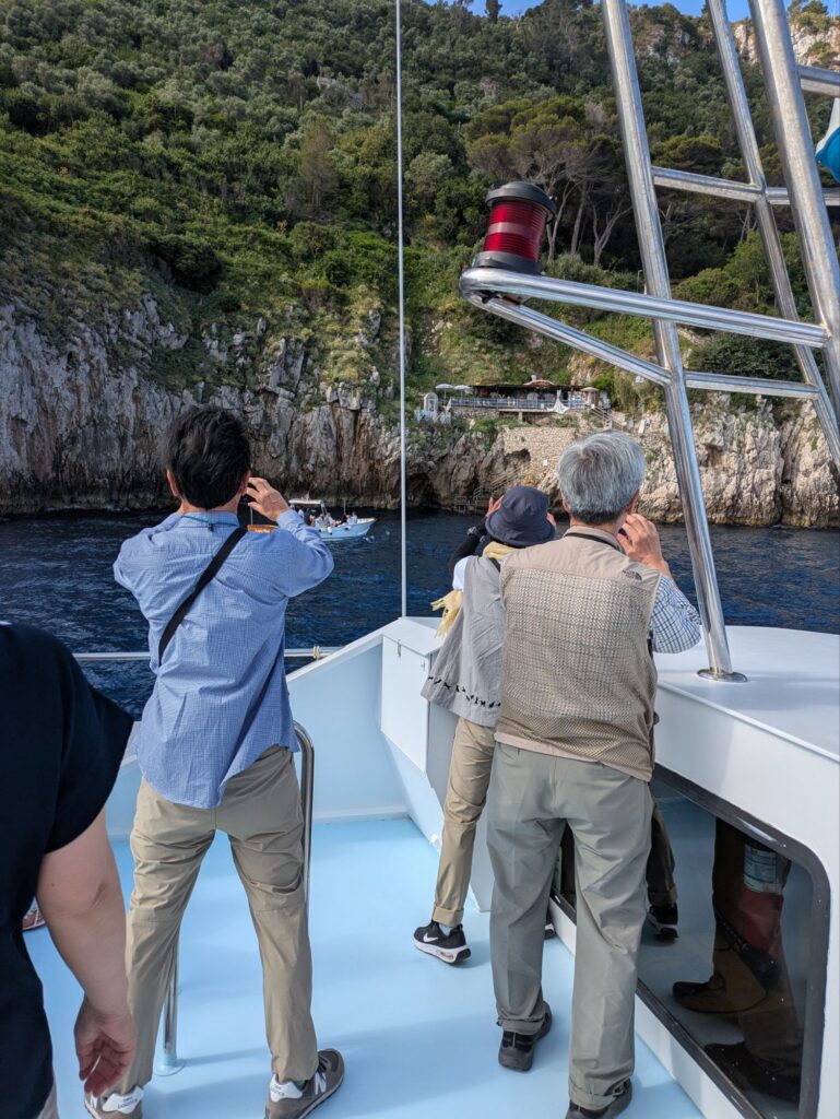 イタリア1人旅/女一人旅/南イタリア/ナポリ/カプリ島/青の洞窟へ/HISツアー/