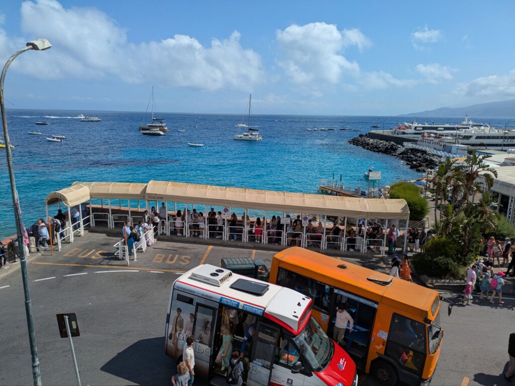 イタリア1人旅/女一人旅/南イタリア/ナポリ/カプリ島/青の洞窟へ/HISツアー/