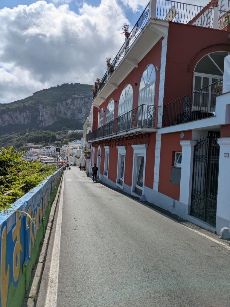 イタリア1人旅/女一人旅/南イタリア/ナポリ/カプリ島/青の洞窟へ/HISツアー/