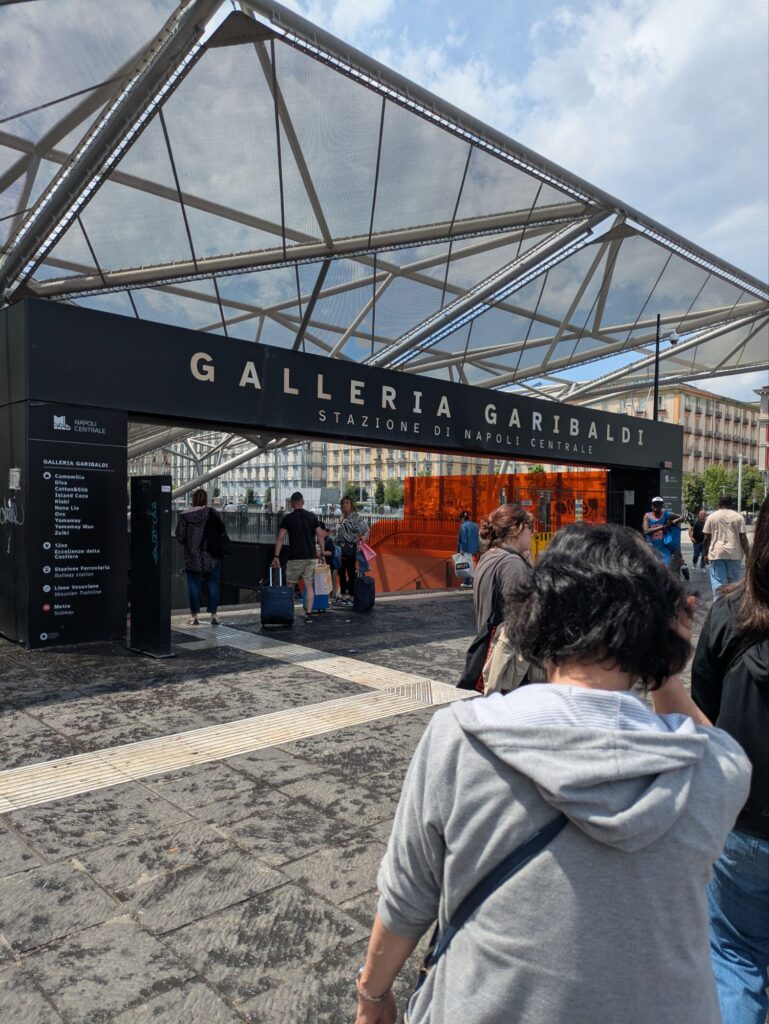 イタリア1人旅/女一人旅/南イタリア/ナポリ/ナポリピザ/HISツアー/