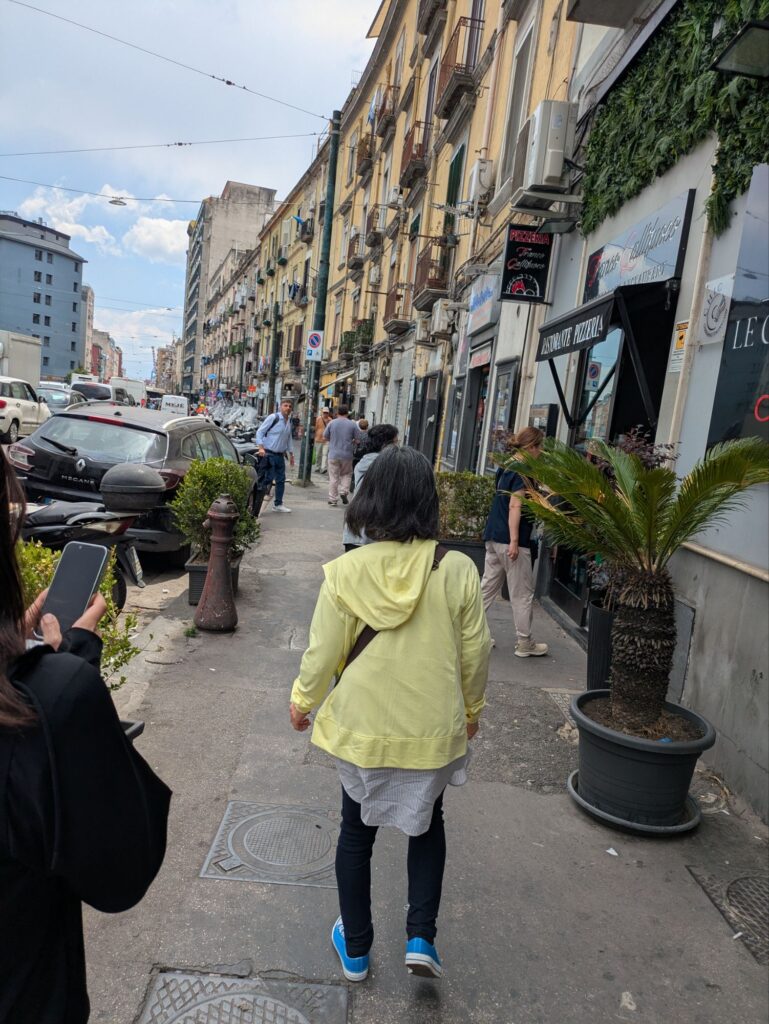 イタリア1人旅/女一人旅/南イタリア/ナポリ/カプリ島/青の洞窟へ/HISツアー/