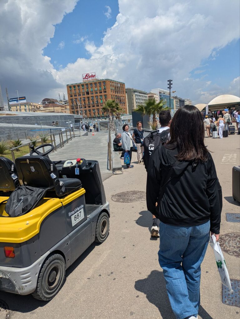イタリア1人旅/女一人旅/南イタリア/ナポリ/カプリ島/青の洞窟へ/HISツアー/