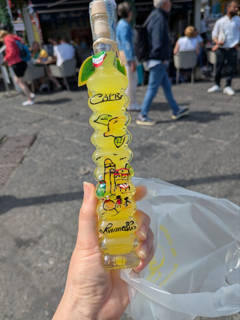 イタリア1人旅/女一人旅/南イタリア/ナポリ/カプリ島/青の洞窟/リモンチェッロ/HISツアー/