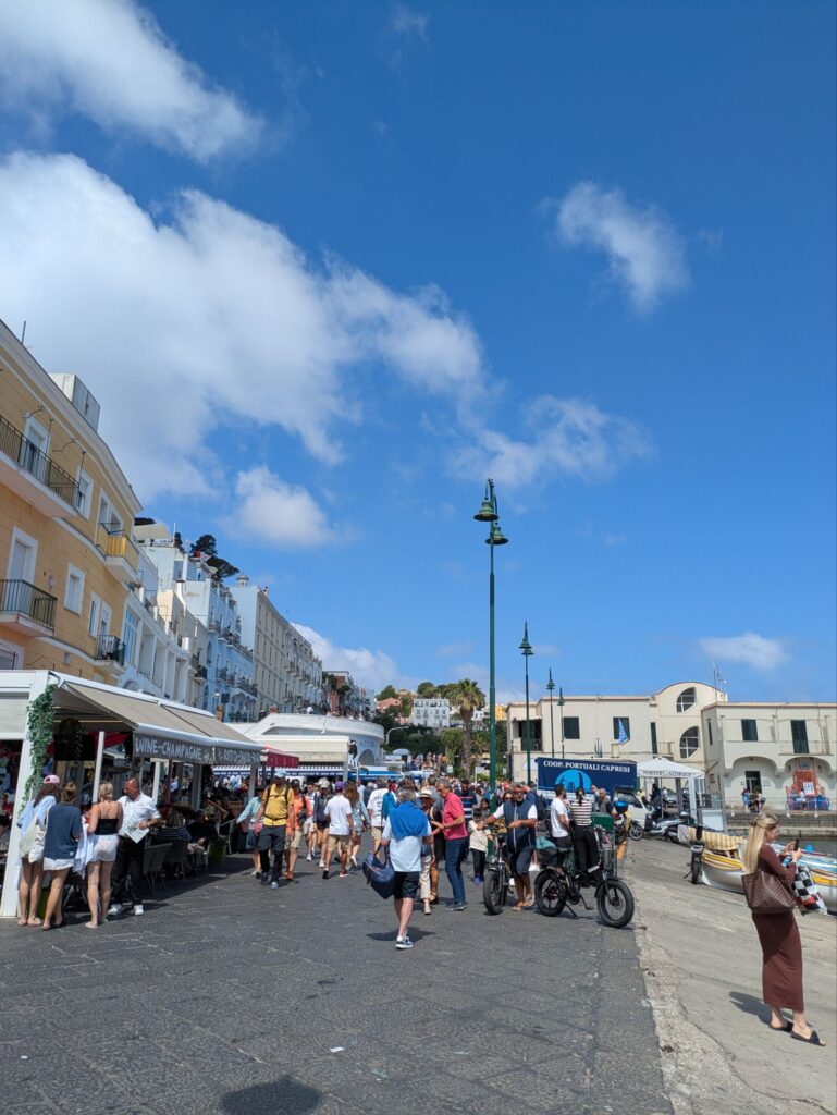 イタリア1人旅/女一人旅/南イタリア/ナポリ/カプリ島/青の洞窟へ/HISツアー/