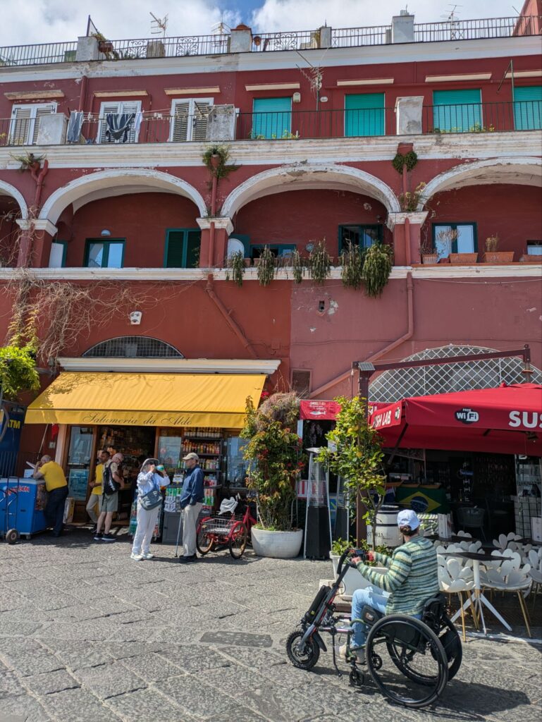 イタリア1人旅/女一人旅/南イタリア/ナポリ/カプリ島/青の洞窟へ/HISツアー/