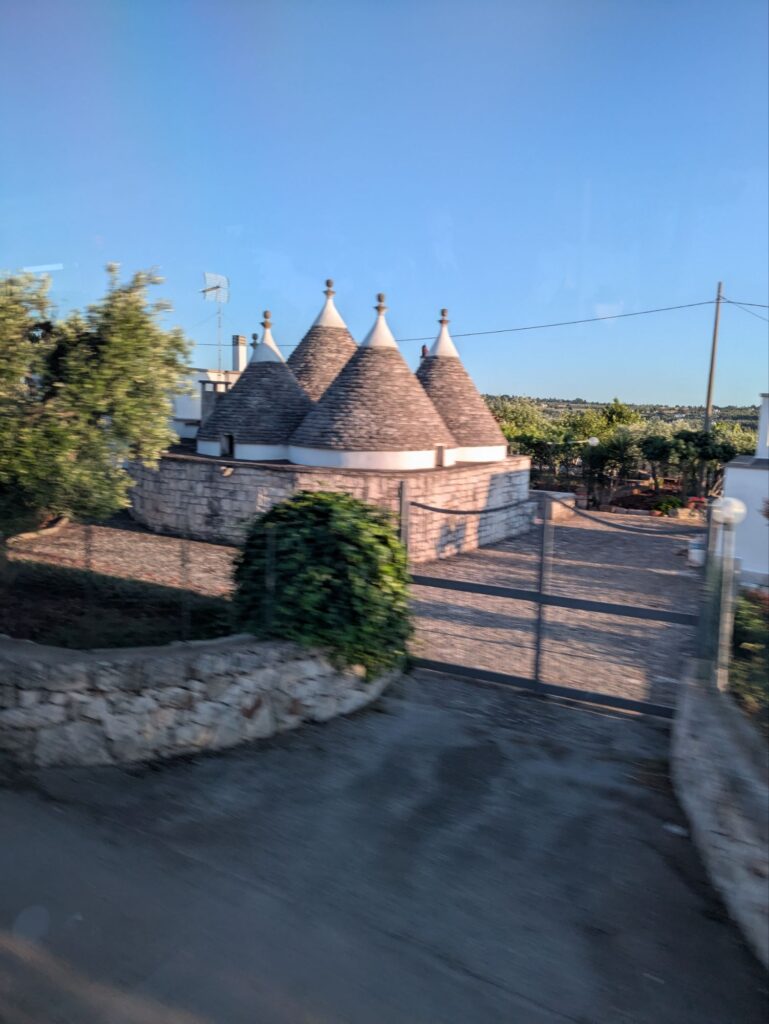 イタリア1人旅/女一人旅/南イタリア/ナポリ/アルベロベッロ/HISツアー/