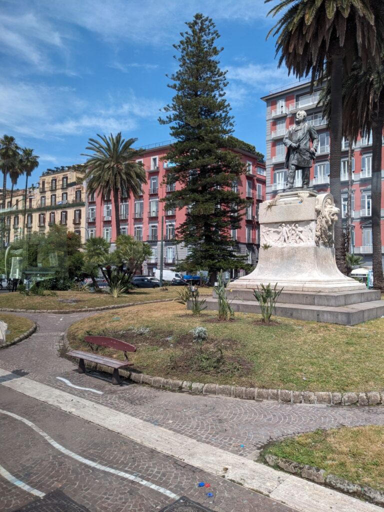 イタリア1人旅/女一人旅/南イタリア/ナポリ/市内観光/HISツアー/