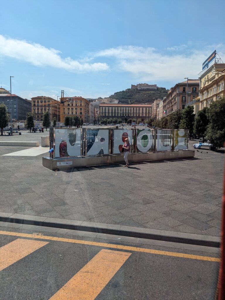 イタリア1人旅/女一人旅/南イタリア/ナポリ/市内観光/HISツアー/