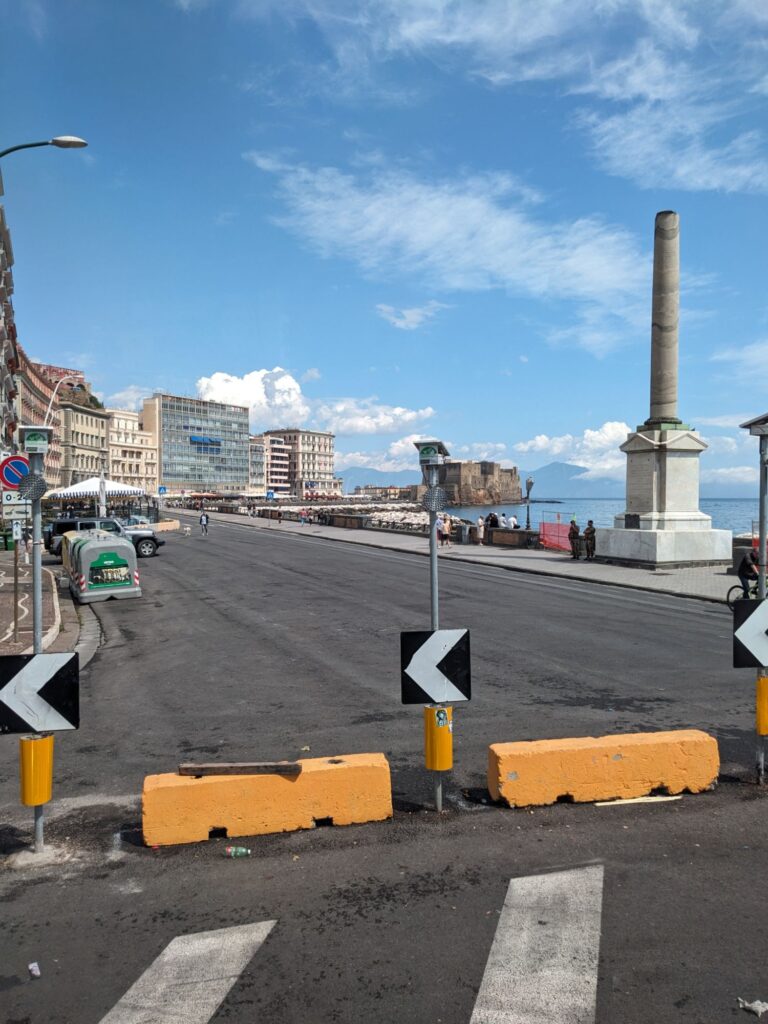 イタリア1人旅/女一人旅/南イタリア/ナポリ/市内観光/HISツアー/