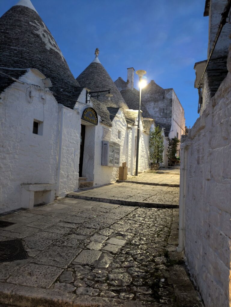 イタリア1人旅/女一人旅/南イタリア/アルベロベッロ/HISツアー/