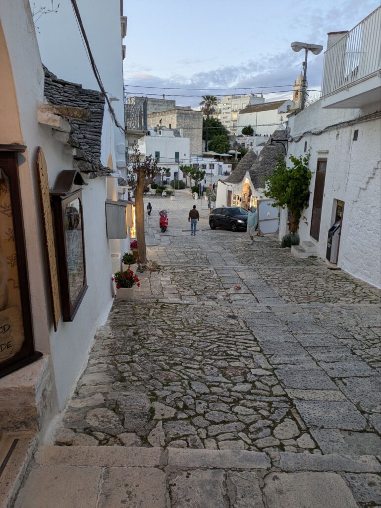 イタリア1人旅/女一人旅/南イタリア/アルベロベッロ/HISツアー/