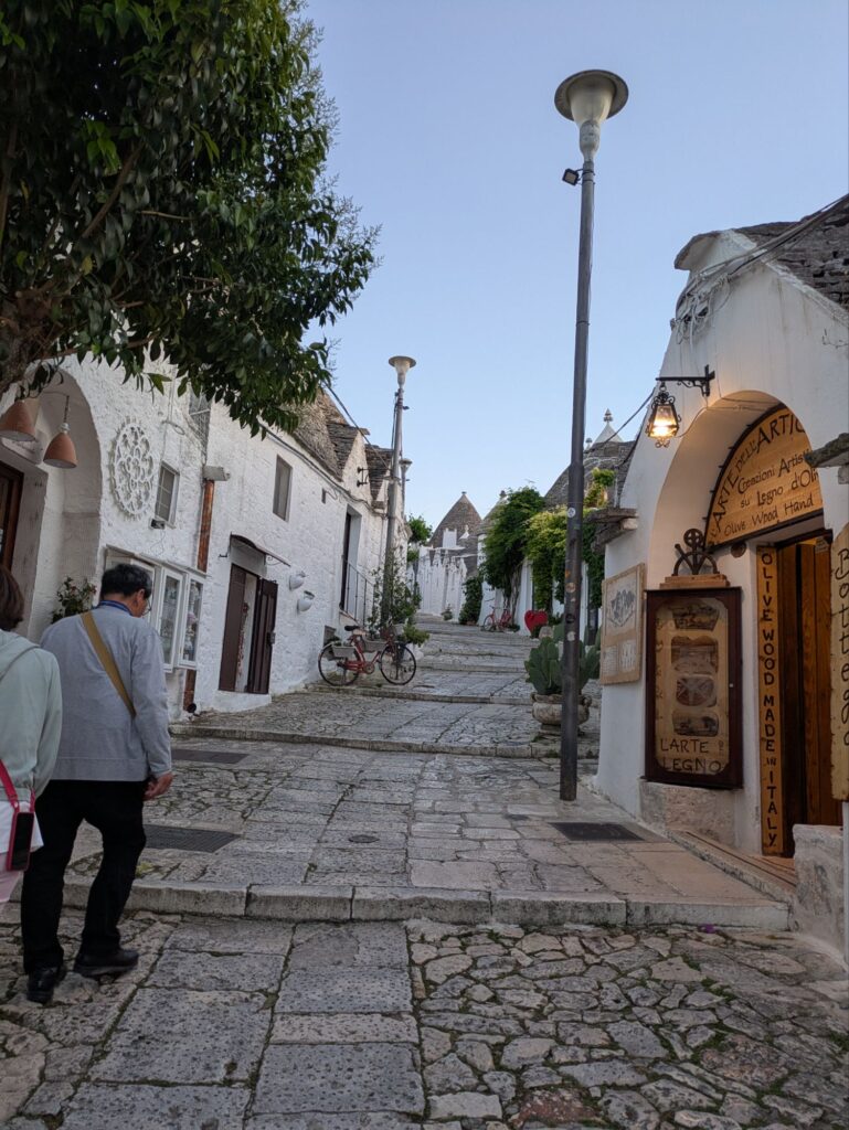 イタリア1人旅/女一人旅/南イタリア/アルベロベッロ/HISツアー/