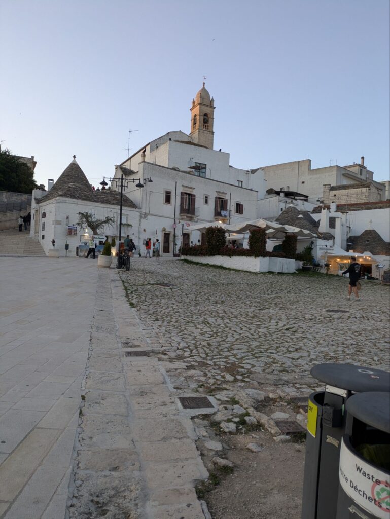 イタリア1人旅/女一人旅/南イタリア/アルベロベッロ/HISツアー/