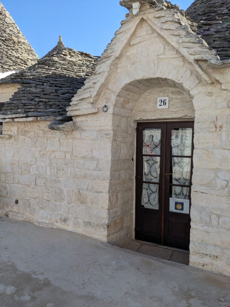 イタリア1人旅/女一人旅/南イタリア/アルベロベッロ散策//HISツアー