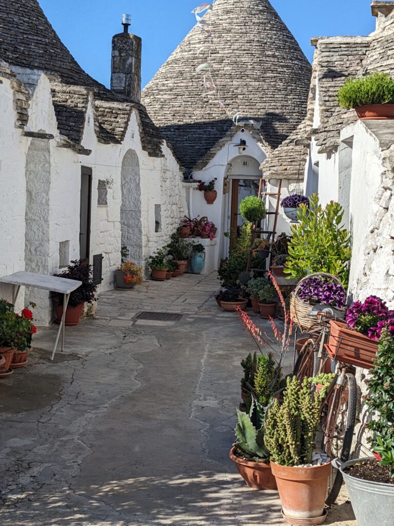 イタリア1人旅/女一人旅/南イタリア/アルベロベッロ散策//HISツアー