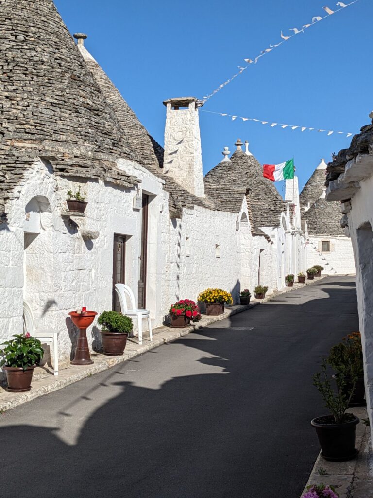 イタリア1人旅/女一人旅/南イタリア/アルベロベッロ散策//HISツアー