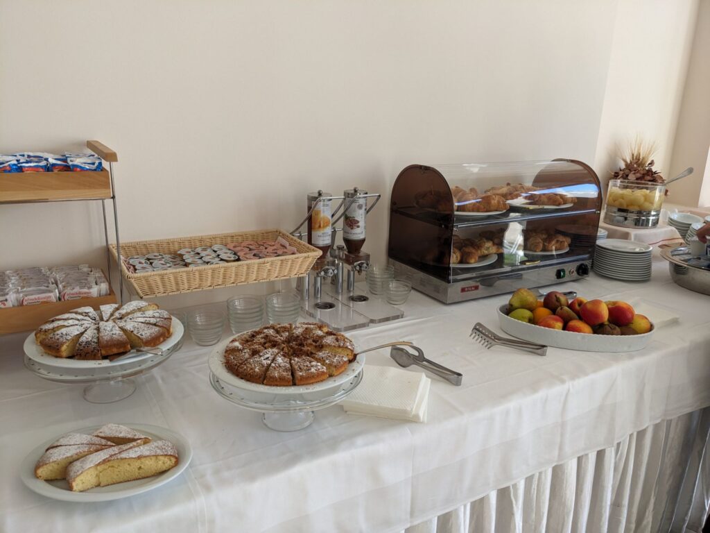 イタリア1人旅/女一人旅/南イタリア/アルベロベッロのホテル//HISツアー/MAJESTY ALBEROBELLO (マジェスティ アルベロベッロ)/朝食