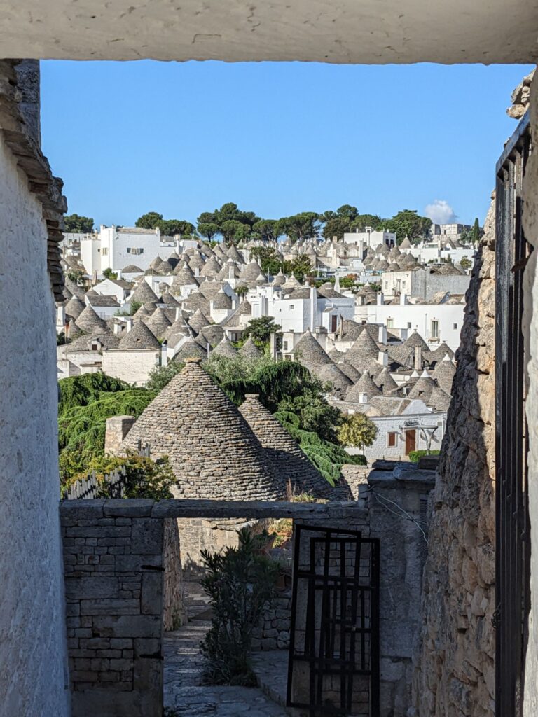 イタリア1人旅/女一人旅/南イタリア/アルベロベッロ散策//HISツアー