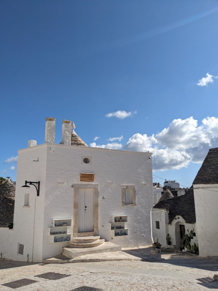 イタリア1人旅/女一人旅/南イタリア/アルベロベッロ散策//HISツアー