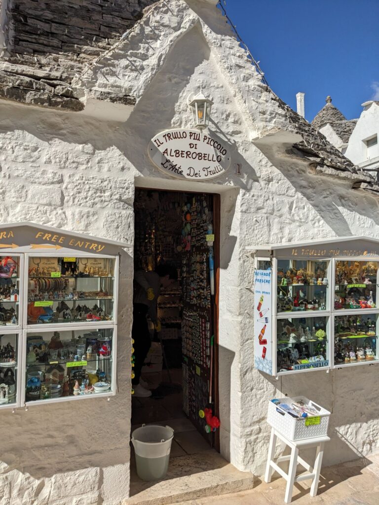 イタリア1人旅/女一人旅/南イタリア/アルベロベッロ散策//HISツアー