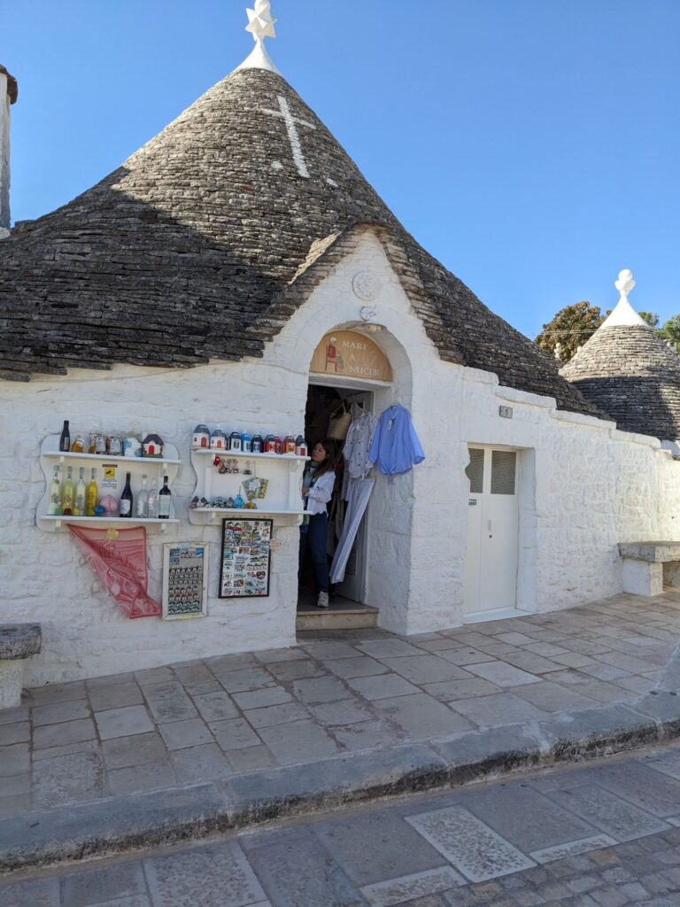 イタリア1人旅/女一人旅/南イタリア/アルベロベッロ散策//HISツアー