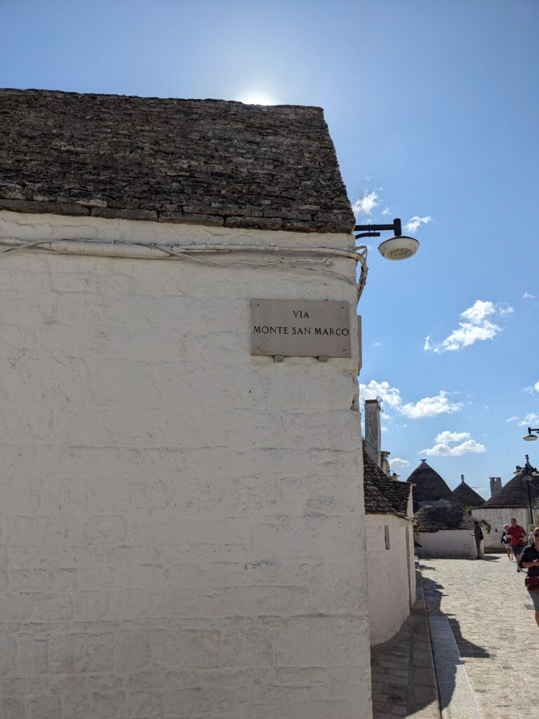 イタリア1人旅/女一人旅/南イタリア/アルベロベッロ散策//HISツアー