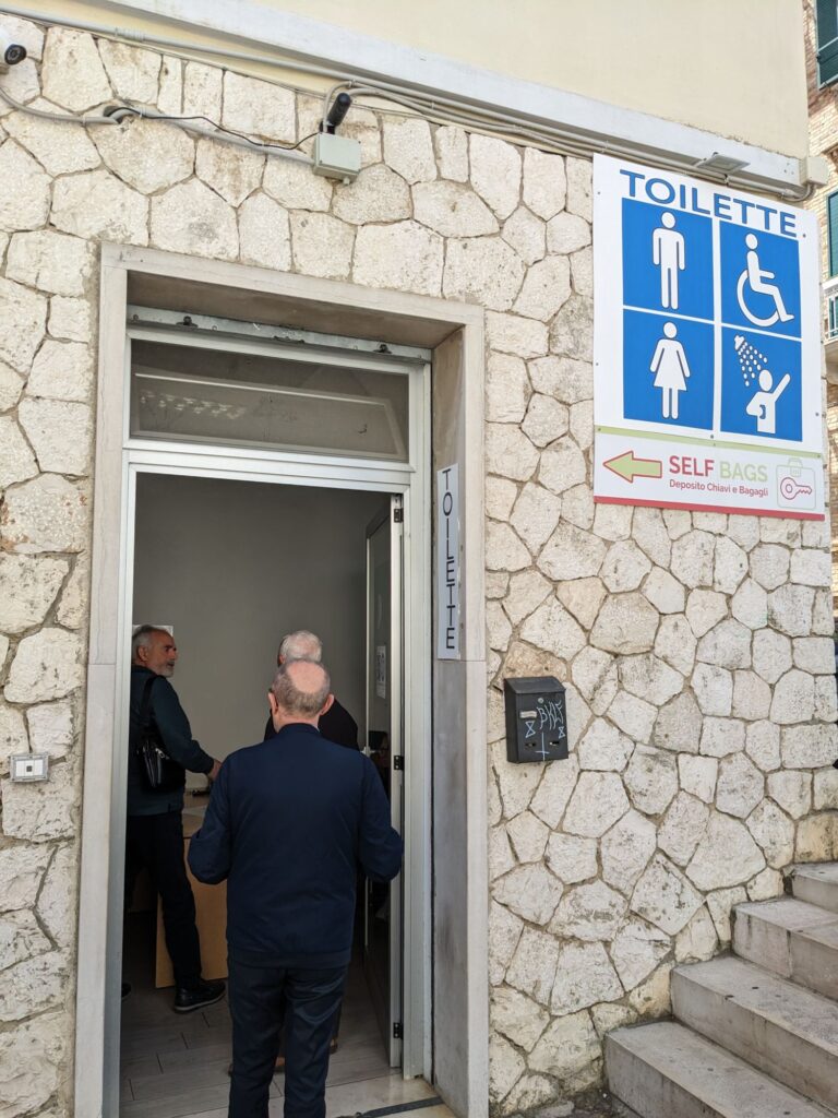 イタリアトイレ事情/イタリア1人旅/女一人旅/南イタリア/ツアー参加/1人参加/アルベマテーラ/HISツアー