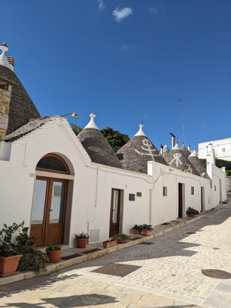 イタリア1人旅/女一人旅/南イタリア/アルベロベッロ散策//HISツアー