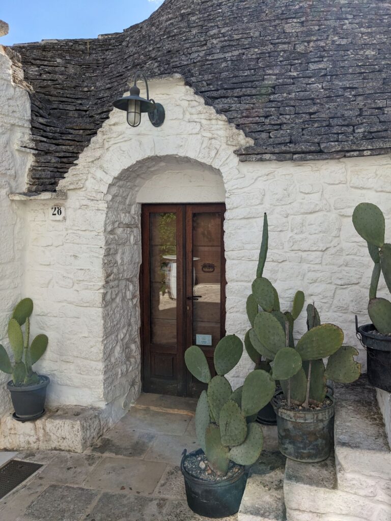 イタリア1人旅/女一人旅/南イタリア/アルベロベッロ散策//HISツアー