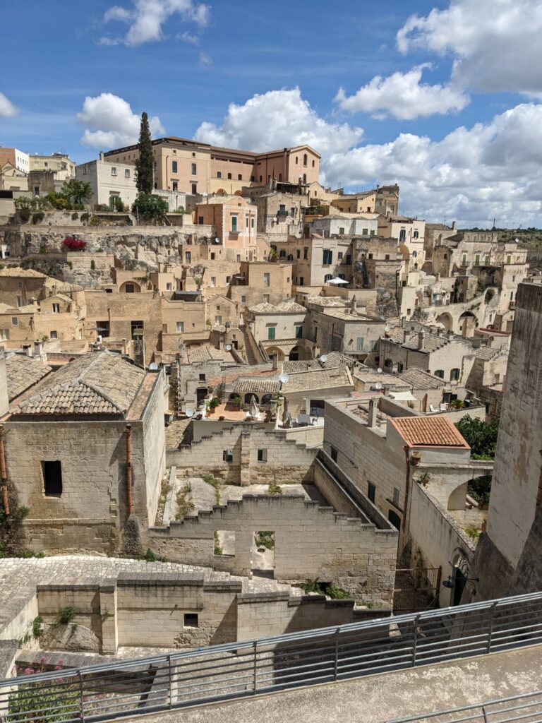 イタリア1人旅/女一人旅/南イタリア/ツアー参加/1人参加/アルベロベッロからマテーラへ/HISツアー