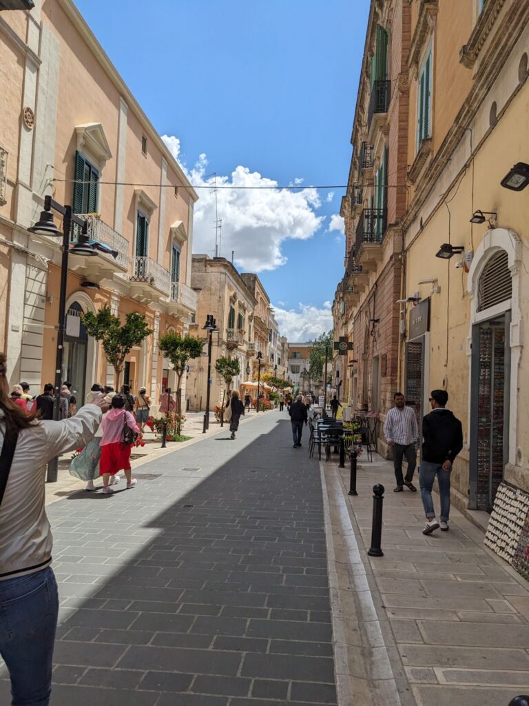 イタリア1人旅/女一人旅/南イタリア/ツアー参加/1人参加/アルベロベッロからマテーラへ/HISツアー